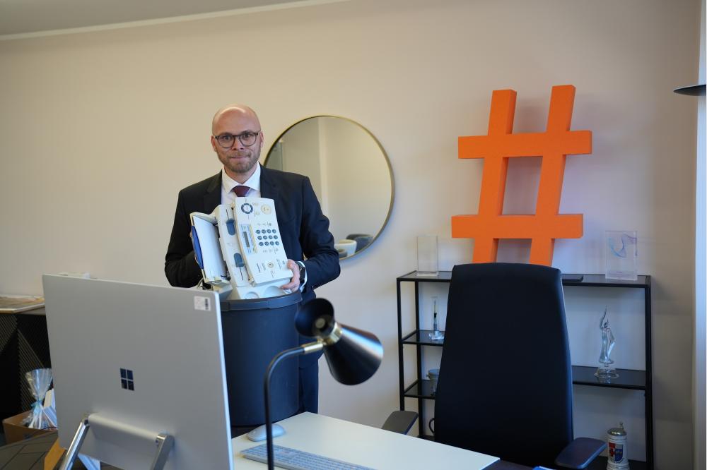 Dr. Mehring hat das Faxen dicke