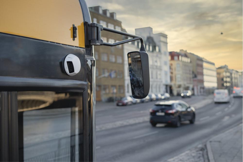 Umfassende videobasierte Sicherheit im &ouml;ffentlichen Nah- und Fernverkehr