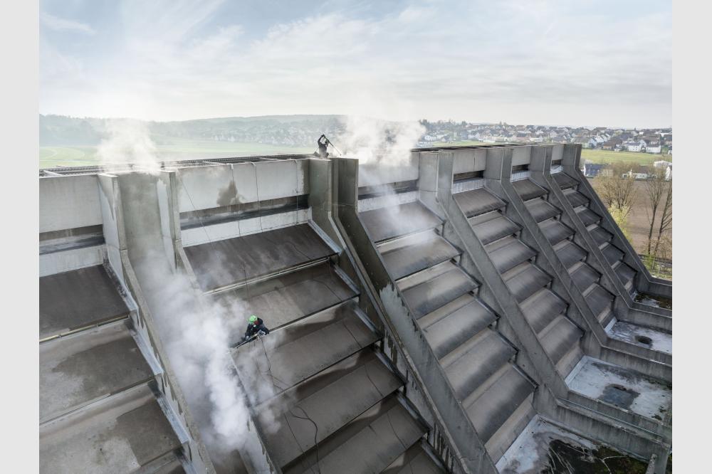 Reinigung der &bdquo;Glaskathedrale&rdquo; in Amberg