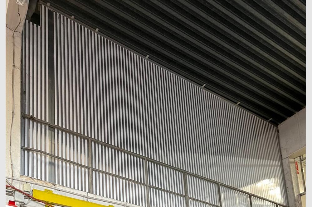 Transluzente Lichtbauelemente und Hohlkammerscheiben von Rodeca im Streifenlook