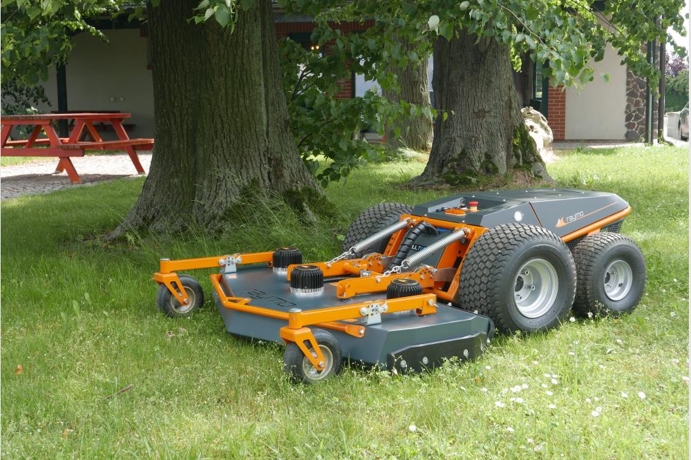 Umweltschonende, sichere und kosteng&uuml;nstige Gr&uuml;nfl&auml;chenpflege mit den Profi-Rasenm&auml;her von Raymo