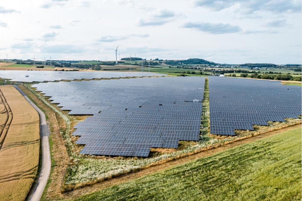 Ministerpr&auml;sidentin Malu Dreyer w&uuml;rdigt das Erneuerbaren-Engagement von Trianel in der Eifel