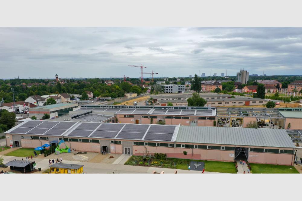 Ein &bdquo;Fu&szlig;ballfeld&ldquo; voller Sonnenkollektoren sorgt f&uuml;r eine gr&uuml;ne BUGA 23