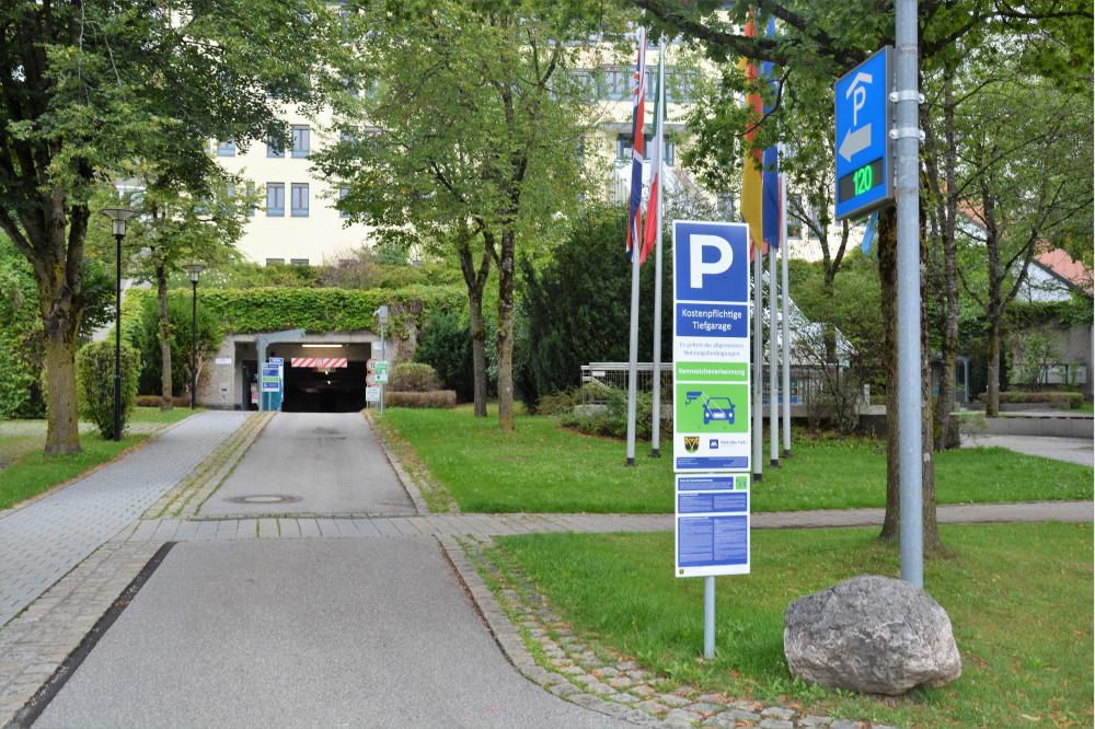 Schrankenfreies Parkraumsystem startet auf f&uuml;nf Fl&auml;chen in G&uuml;nzburg
