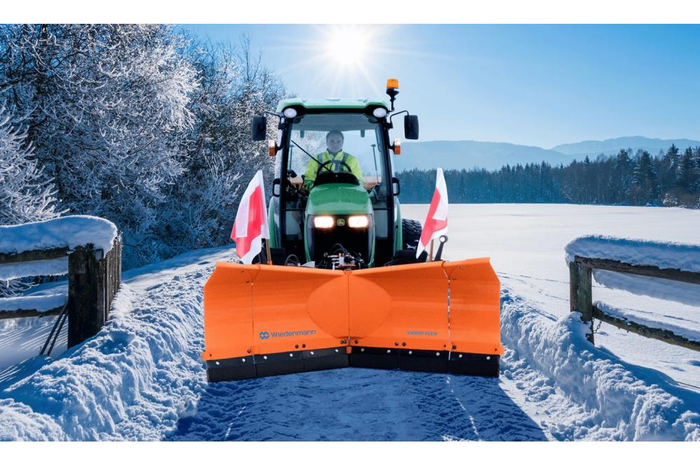 Wiedenmann füllt Bio-Hydrauliköl ein