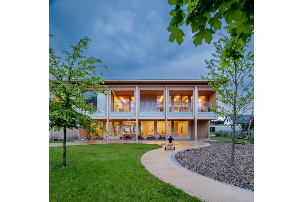 Zumtobel bringt das Kinderhaus Kreuzfeld zum Leuchten