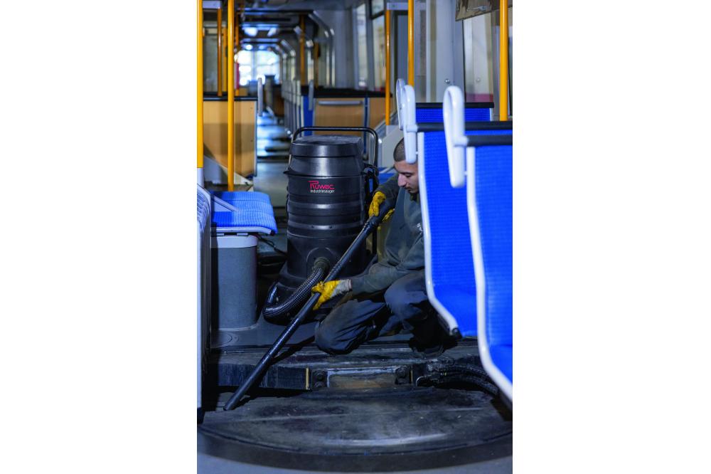 Ein kompakter Sauger im Dienst des &ouml;ffentlichen Nahverkehrs