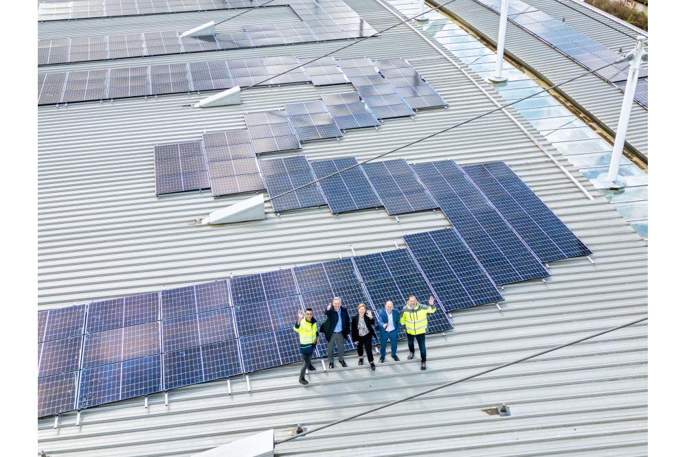 WUPPERTAL gr&uuml;&szlig;t vom Stadiondach in die Welt