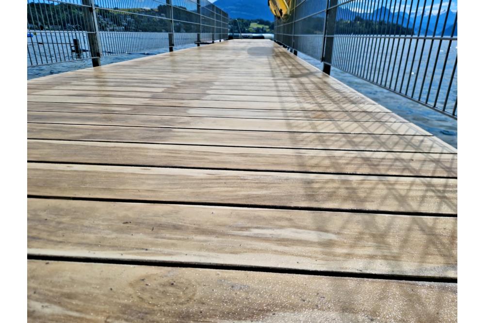 Was tun, wenn Holzoberfl&auml;chen rutschig werden? 