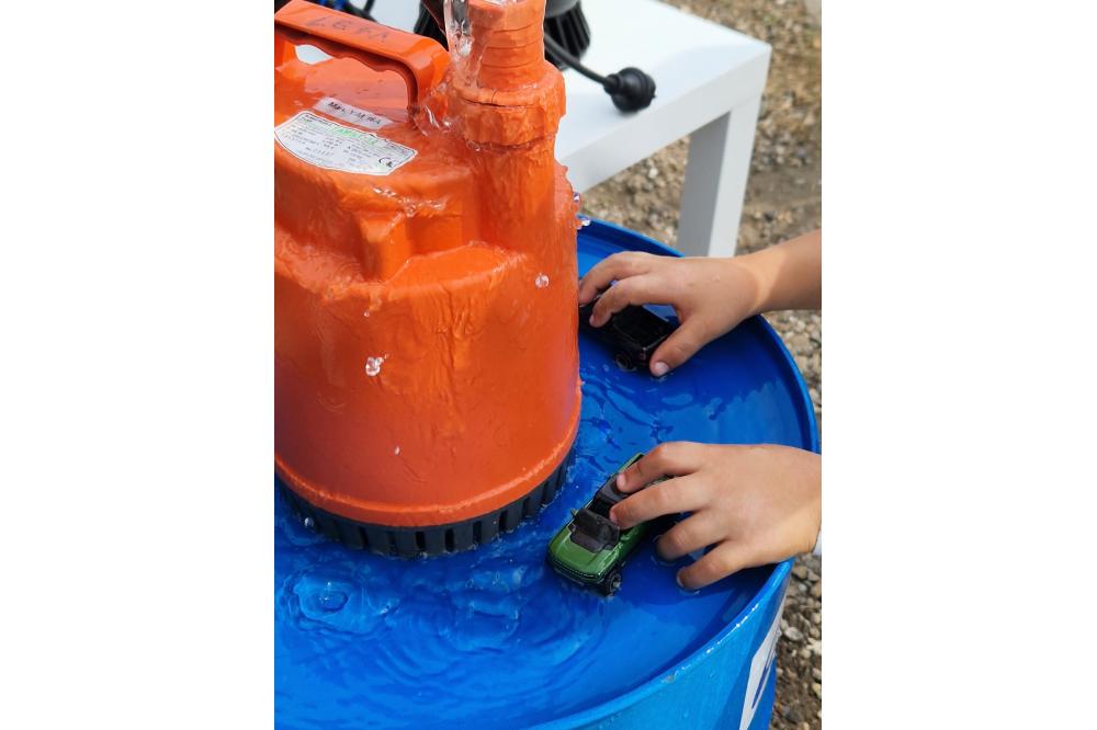 Minipumpe begeistert Gro&szlig; und Klein