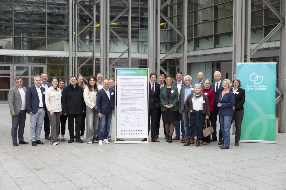 Starkregen und Hitze trotzen: Gewerbegebiete sollen gr&uuml;ner und blauer werden