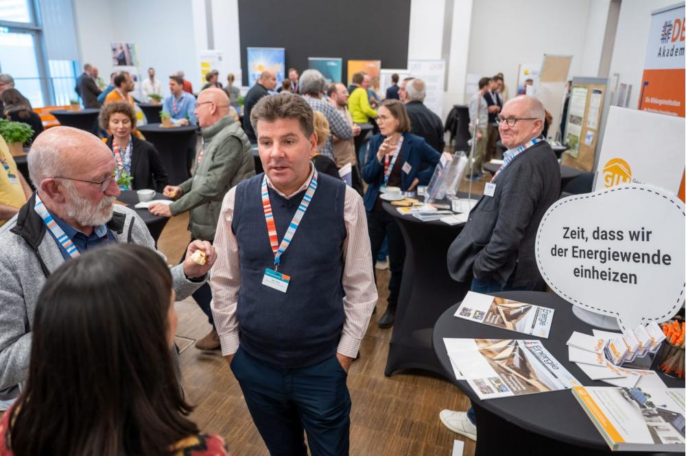 Bestandsgebäuden und erneuerbare Energien gehört die Zukunft im Gebäudesektor