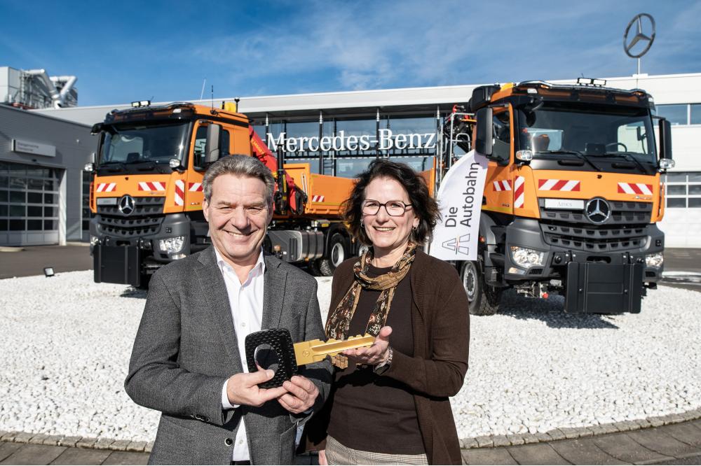 Mercedes-Benz Trucks liefert die ersten 51 von 109 Mercedes-Benz Arocs an die Autobahn GmbH des Bundes aus