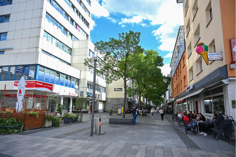 Neues Pflaster, neue Poller, neue Leitungen: Baustart für Umgestaltung der Rosenstraße in Hanau