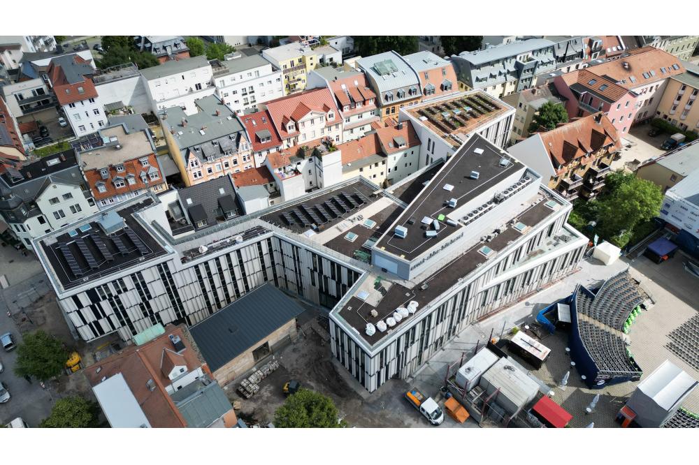 Begr&uuml;nung, Solarnutzung und lebendiger Treffpunkt in Jena